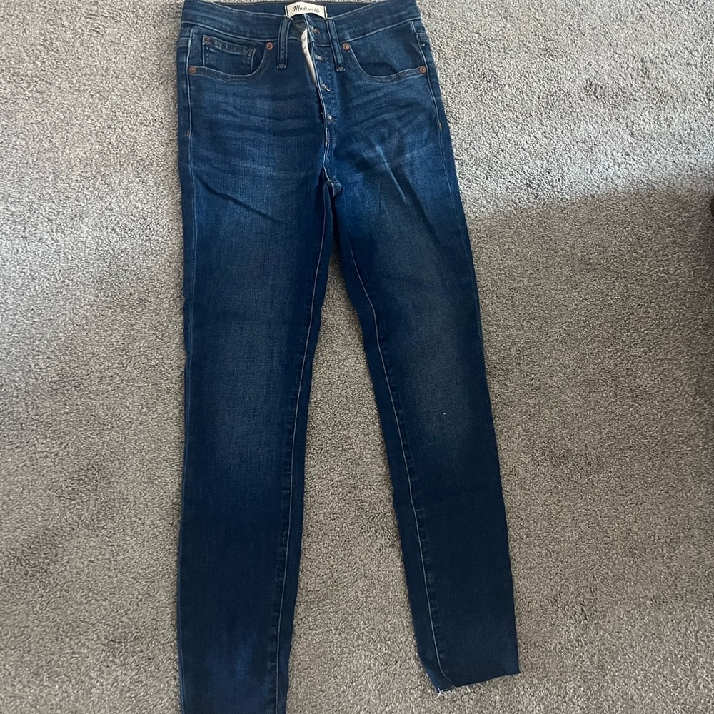 Madewell size 25 NWT Skinny jeans. Super cute and fit true to size!